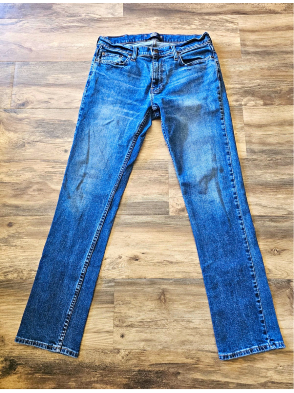 Hollister Men’s Slim Fit Straight Leg Jeans Blue Medium Wash Denim 5-Pocket